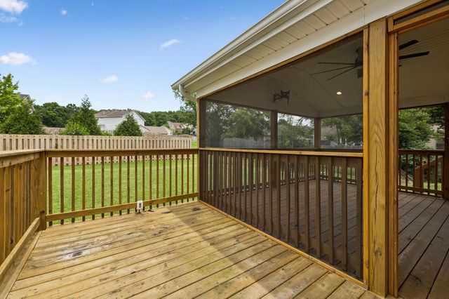 121 Cavalier Dr, Hendersonville, TN 37075