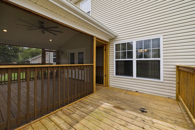 121 Cavalier Dr, Hendersonville, TN 37075