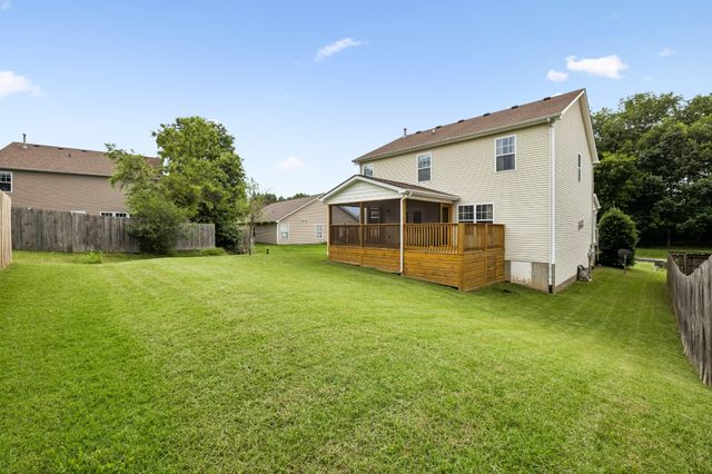 121 Cavalier Dr, Hendersonville, TN 37075