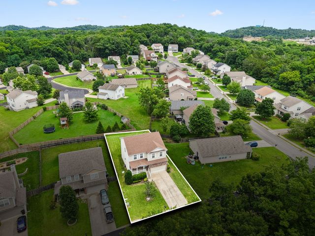 121 Cavalier Dr, Hendersonville, TN 37075