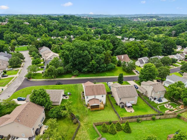 121 Cavalier Dr, Hendersonville, TN 37075