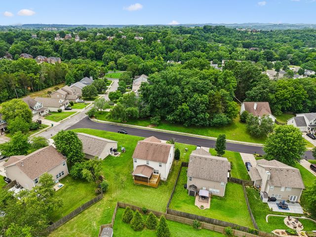 121 Cavalier Dr, Hendersonville, TN 37075