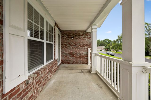 121 Cavalier Dr, Hendersonville, TN 37075