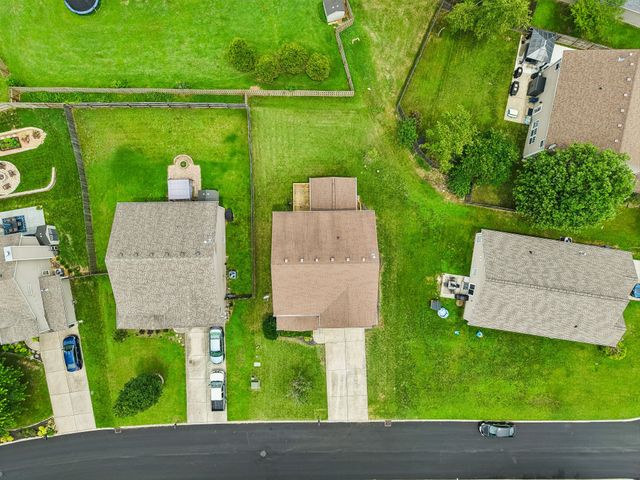 121 Cavalier Dr, Hendersonville, TN 37075