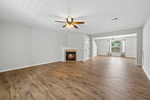 121 Cavalier Dr, Hendersonville, TN 37075