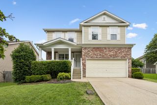 121 Cavalier Dr, Hendersonville, TN 37075