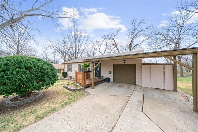 6940 MACKEY Street, Overland Park, KS 66204