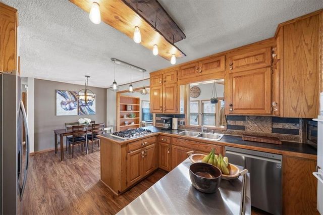 6940 MACKEY Street, Overland Park, KS 66204