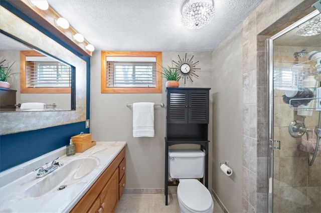 6940 MACKEY Street, Overland Park, KS 66204
