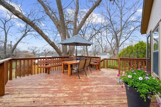 6940 MACKEY Street, Overland Park, KS 66204