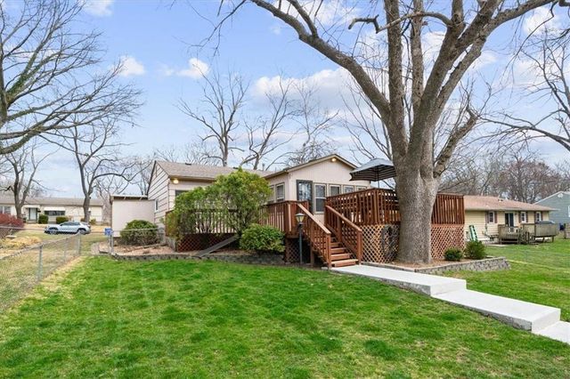 6940 MACKEY Street, Overland Park, KS 66204