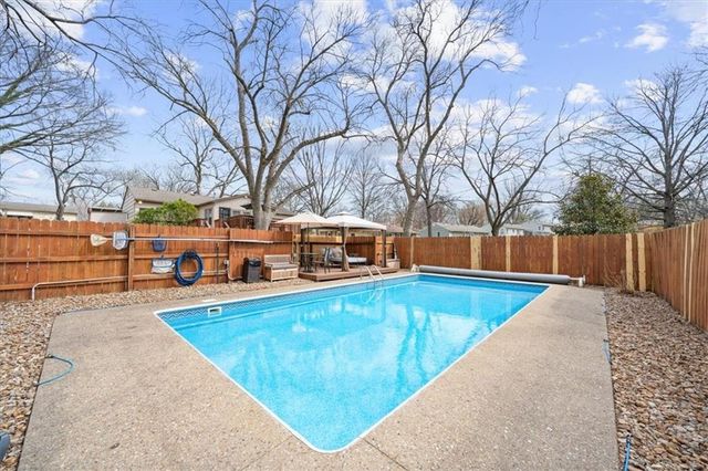 6940 MACKEY Street, Overland Park, KS 66204