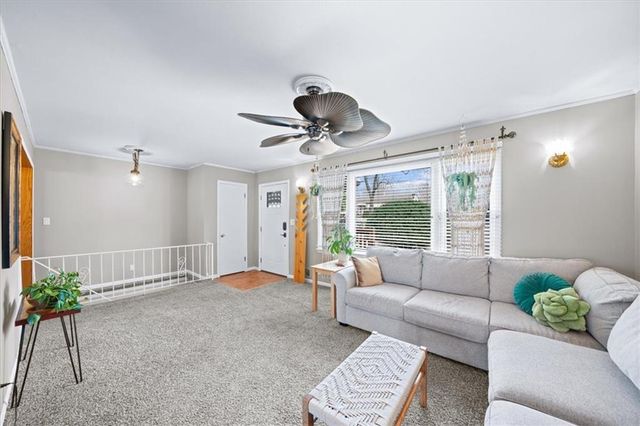 6940 MACKEY Street, Overland Park, KS 66204