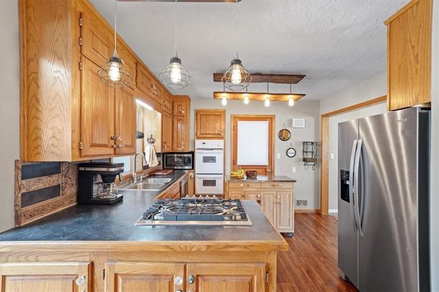6940 MACKEY Street, Overland Park, KS 66204