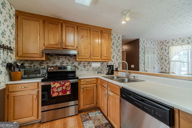 962 Cove Lake Court, Lawrenceville, GA 30045