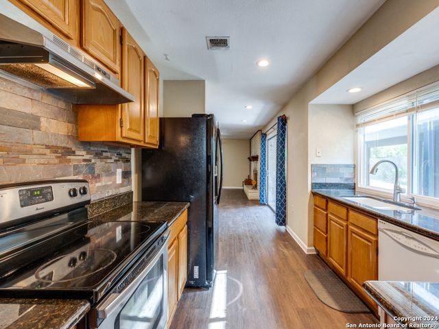 5830 Freemans Farm St, San Antonio, TX 78233