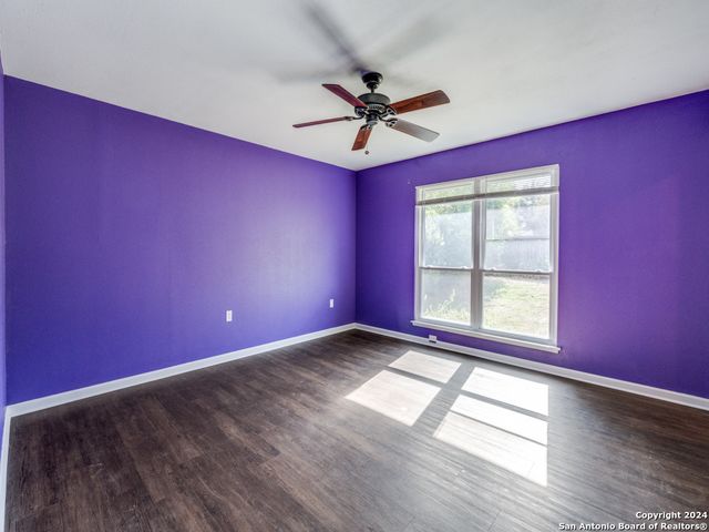 5830 Freemans Farm St, San Antonio, TX 78233