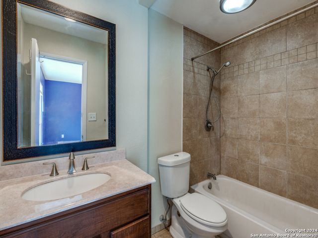 5830 Freemans Farm St, San Antonio, TX 78233