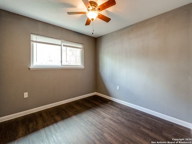 5830 Freemans Farm St, San Antonio, TX 78233