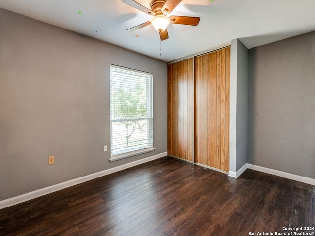 5830 Freemans Farm St, San Antonio, TX 78233