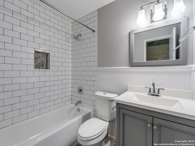5830 Freemans Farm St, San Antonio, TX 78233