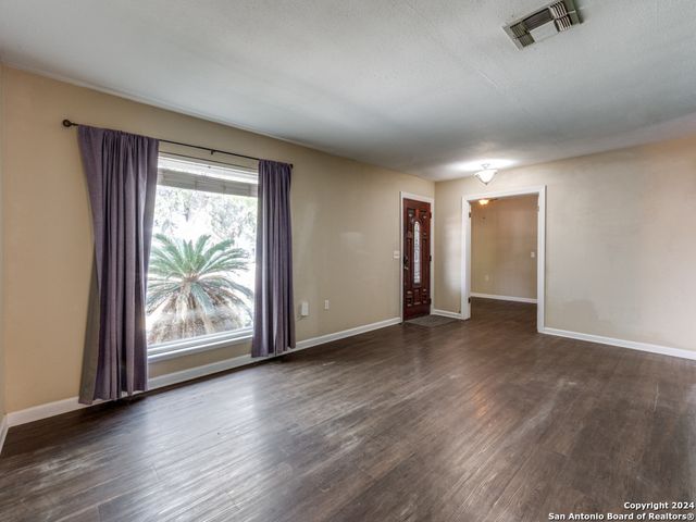 5830 Freemans Farm St, San Antonio, TX 78233