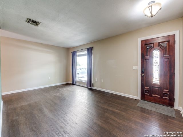 5830 Freemans Farm St, San Antonio, TX 78233