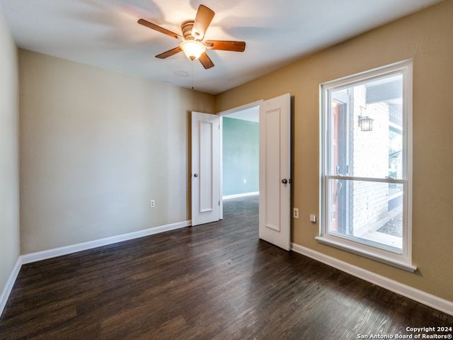 5830 Freemans Farm St, San Antonio, TX 78233