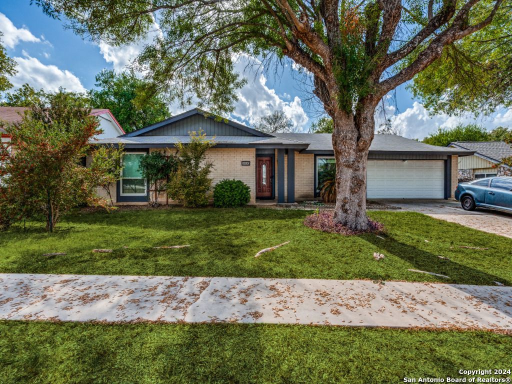 5830 Freemans Farm St, San Antonio, TX 78233