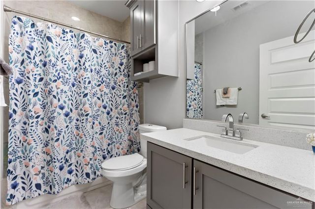 426 Falcon Street, Sullivan City, TX 78595