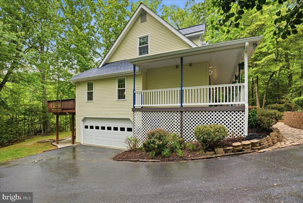 Image 4 of property listing at 12221 CONCHO CT, Lusby, MD 20657