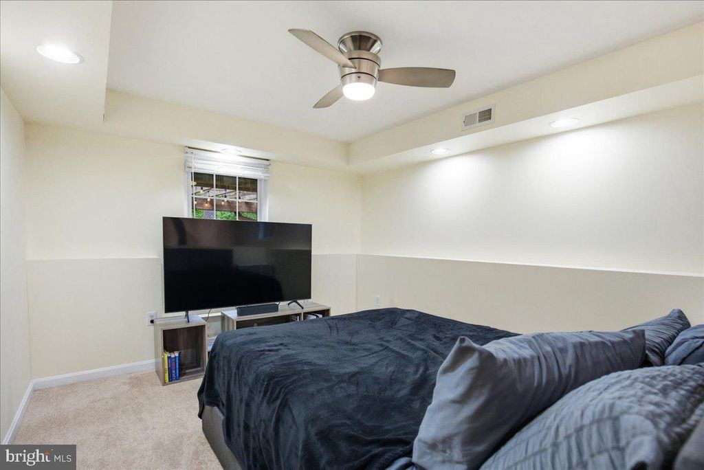 Image 40 of property listing at 12221 CONCHO CT, Lusby, MD 20657