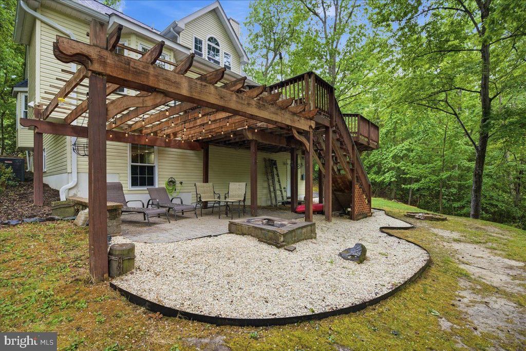 Image 7 of property listing at 12221 CONCHO CT, Lusby, MD 20657