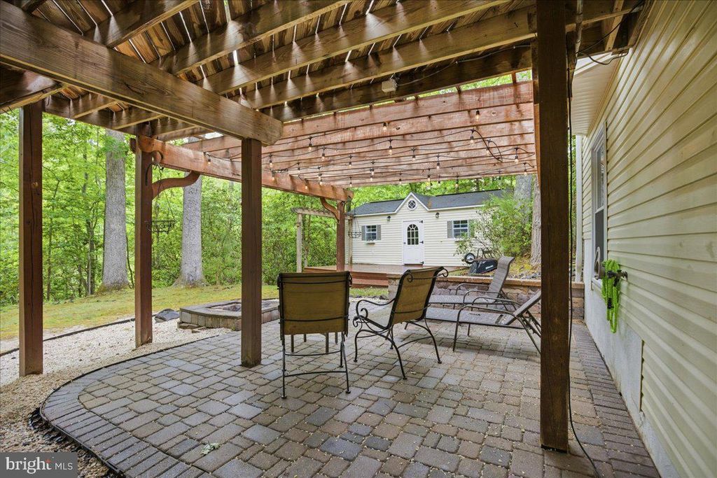 Image 8 of property listing at 12221 CONCHO CT, Lusby, MD 20657