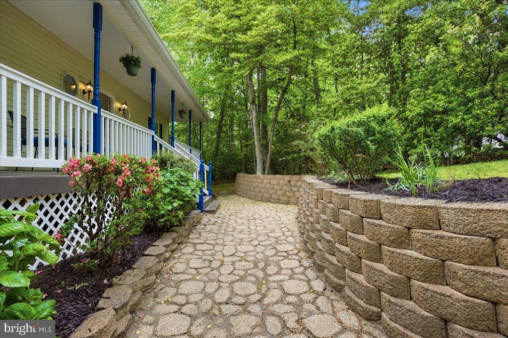 Image 9 of property listing at 12221 CONCHO CT, Lusby, MD 20657