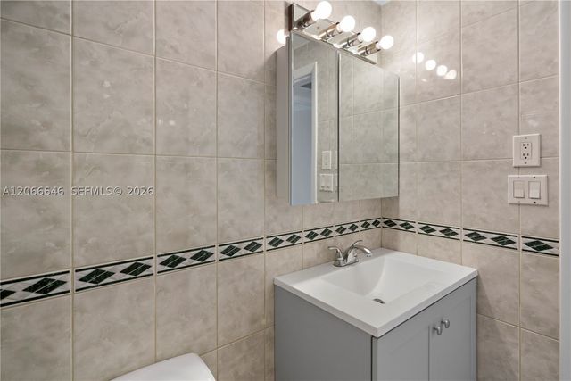 400 Kings Point Dr 606, Sunny Isles Beach, FL 33160