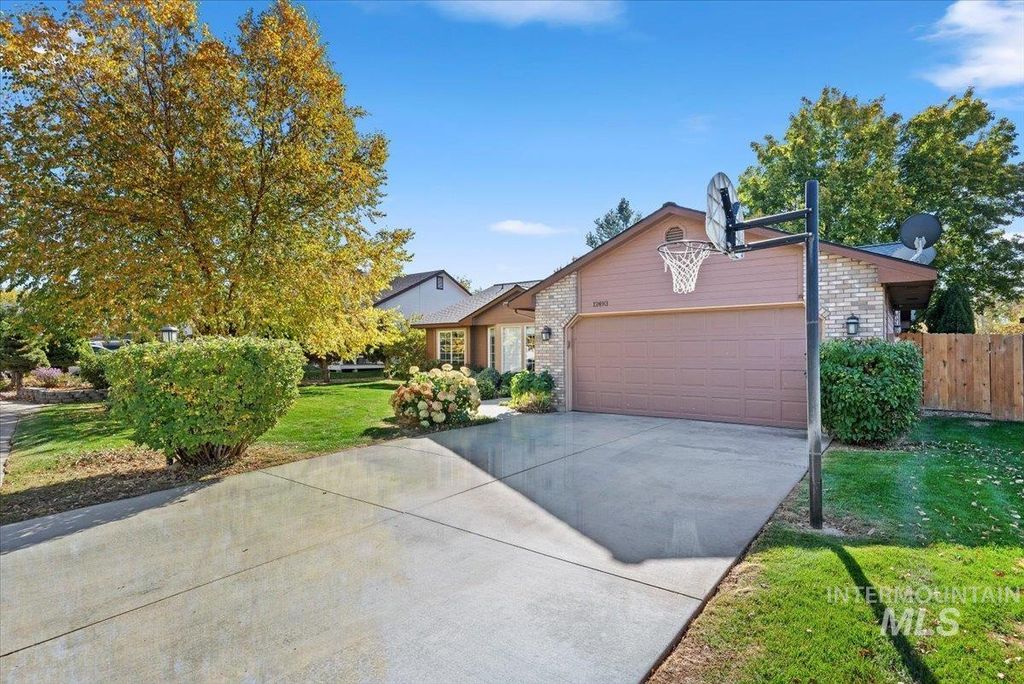 12493 W Driftwood Dr, Boise, ID 83713 photo 2