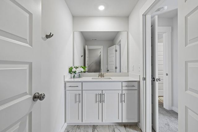 700 Tischer Dr, Hendersonville, TN 37075