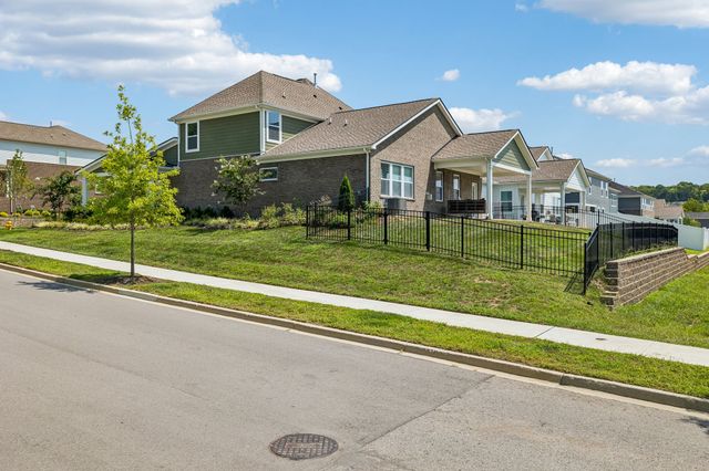 700 Tischer Dr, Hendersonville, TN 37075
