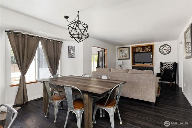 1836 SW Putnam Drive, Oak Harbor, WA 98277