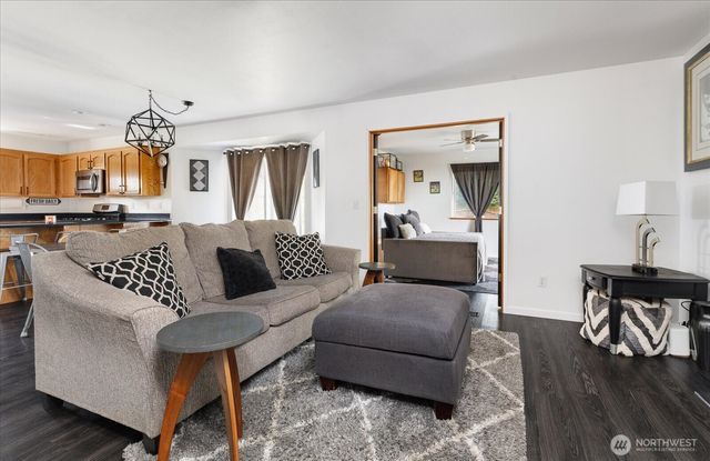 1836 SW Putnam Drive, Oak Harbor, WA 98277