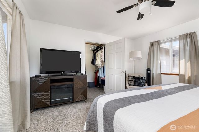 1836 SW Putnam Drive, Oak Harbor, WA 98277