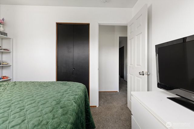 1836 SW Putnam Drive, Oak Harbor, WA 98277