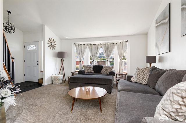 1836 SW Putnam Drive, Oak Harbor, WA 98277