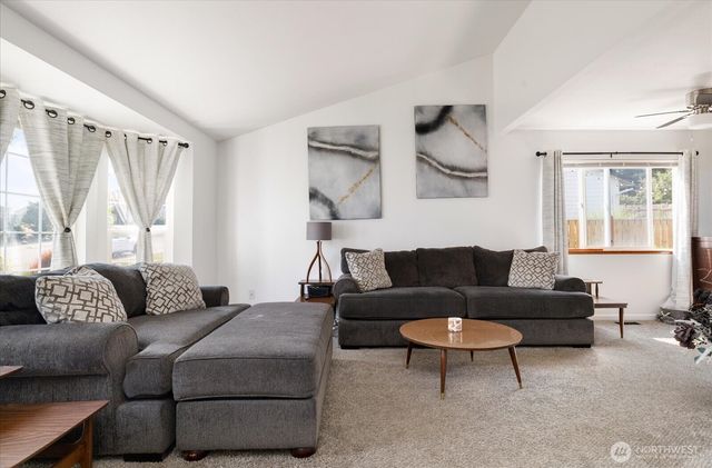 1836 SW Putnam Drive, Oak Harbor, WA 98277