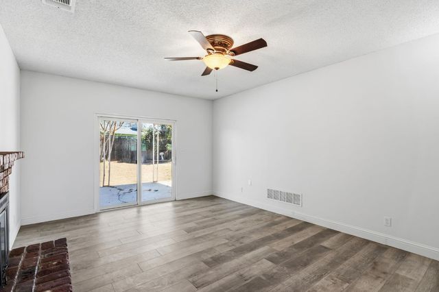 1542 N Lemoore Avenue, Lemoore, CA 93245