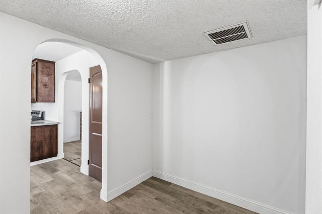 1542 N Lemoore Avenue, Lemoore, CA 93245