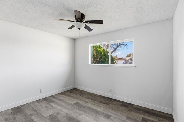 1542 N Lemoore Avenue, Lemoore, CA 93245