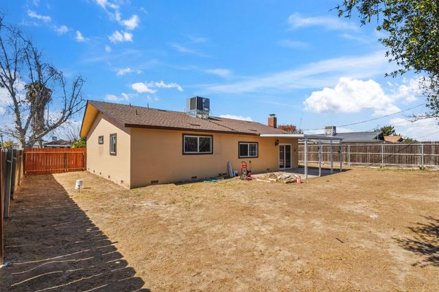 1542 N Lemoore Avenue, Lemoore, CA 93245