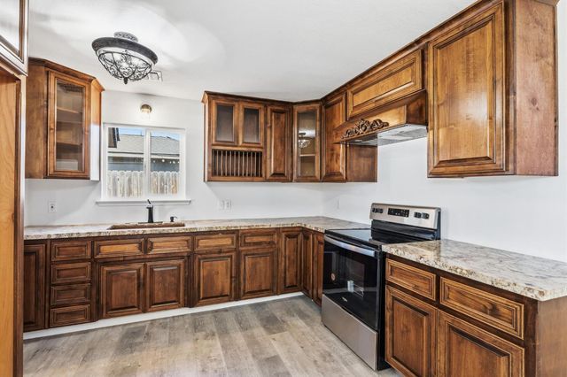 1542 N Lemoore Avenue, Lemoore, CA 93245